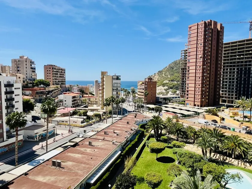 A796 - Complete apartment with air conditioning, garage and swimming pool in front of the beach - Image 1