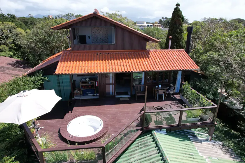 House or studio on the beachfront in Guarda do Embaú, SC - Image 1