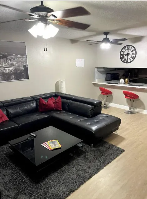 Modern 2 Bedroom Townhome Minutes from the Beach!! - Image 1