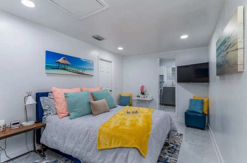 King's Cozy Guest Suite - Image 1