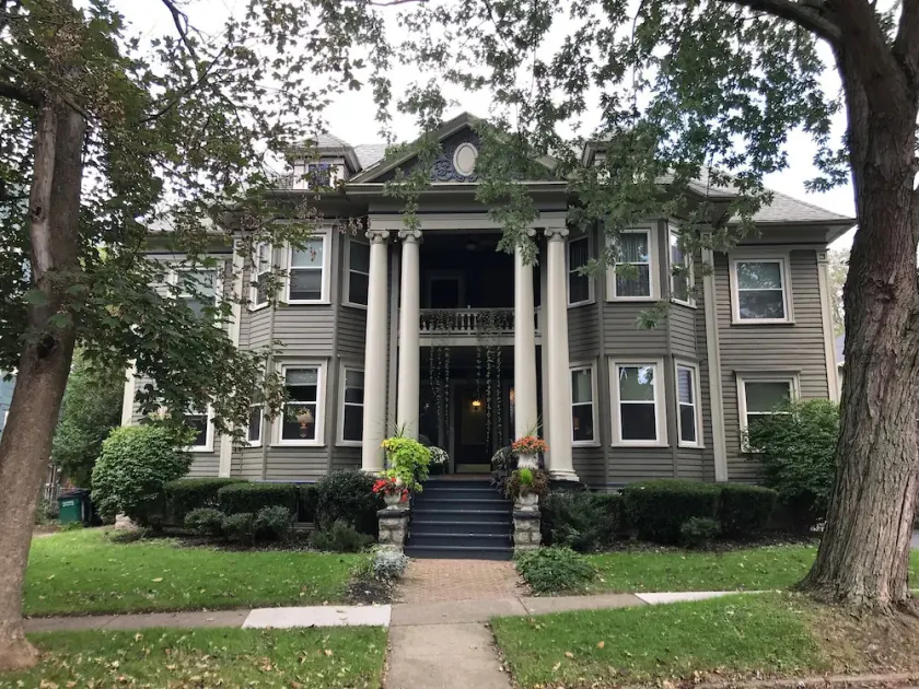 Huntington Manor - Image 1