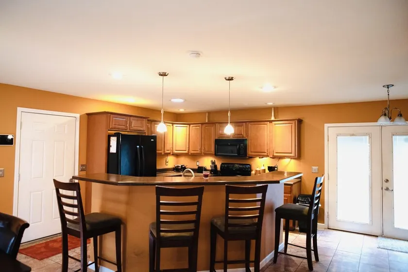 A huge Sprawling House on a large lot -15 minutes to St Louis - Image 1