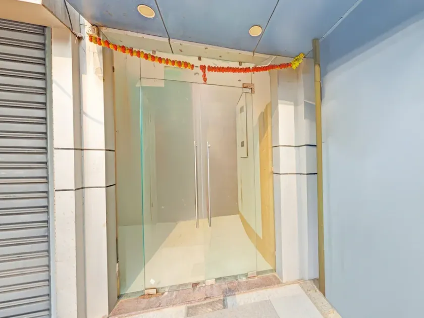 Deluxe Hotel Dhruv - Image 1
