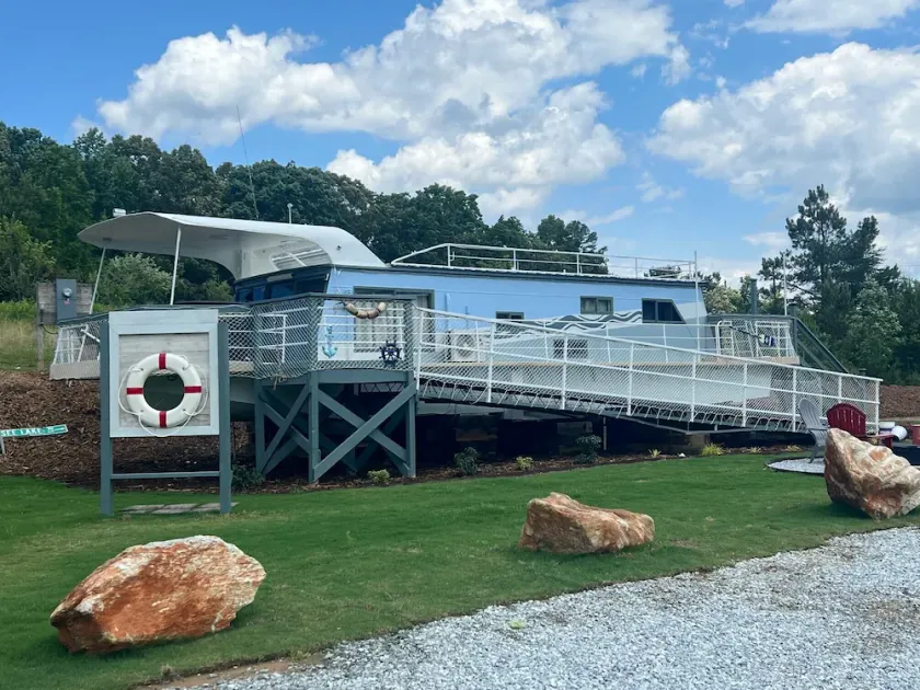 Beached Houseboat-Free Park Pass - Image 1