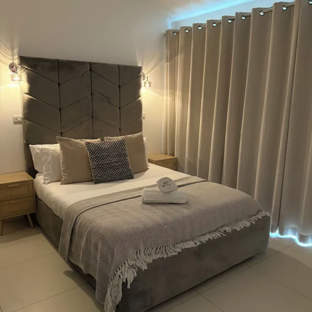 Modern Bungalow, private gated entrance and garden. - Image 1