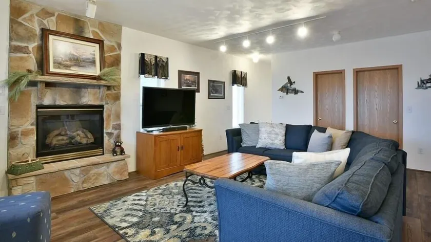 Seven Springs Woodridge 4 Bedroom Premium Condo, Deck with Mountain Views by RedAwning - Image 1