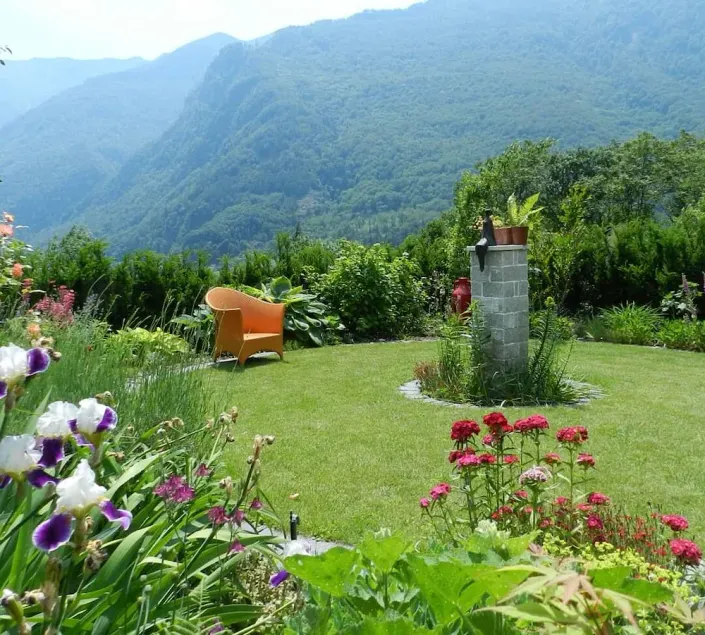 House by the waterfall with stunning view, surrounded by vineyards: A hidden gem - Image 1