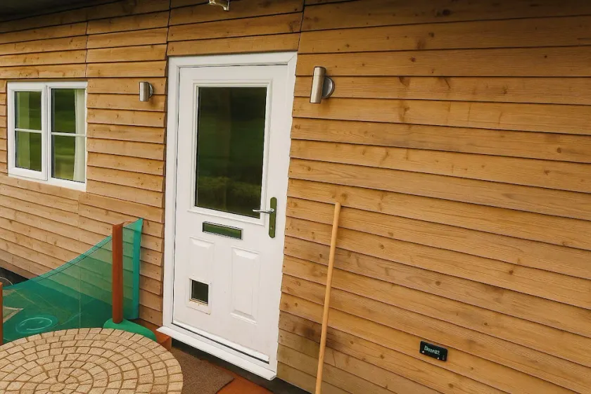 Cabin at Animal Rescue Sanctuary - Sleeps 2 - Image 1