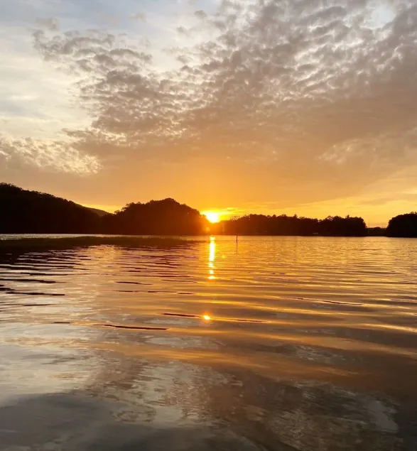 LAKEFRONT med betagende udsigt over Lake Chatuge og Blue Ridge Mountains! - Image 1