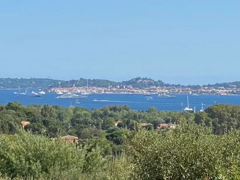 Magnificent sea view, of the Gulf of Saint Tropez and the mountains. - Image 1