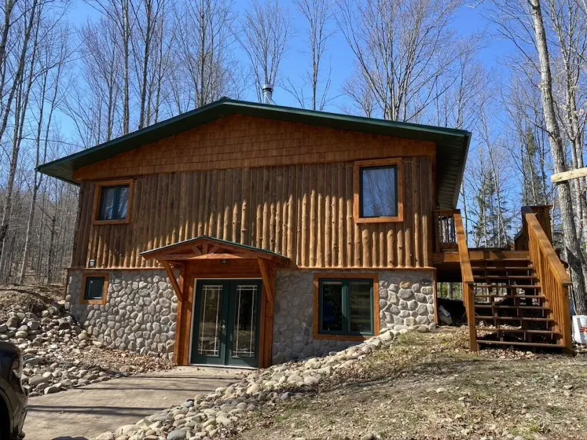 Beautiful log cabin on the Pendleton Creek!  - Image 1