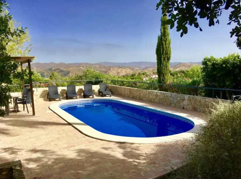 Dream Location with heated Pool - Image 1