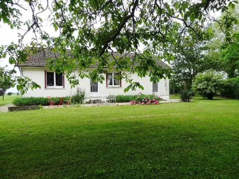 Charming Cottage with Garden, Terrace, and Modern Amenities in Bengy-sur-Craon - Image 1