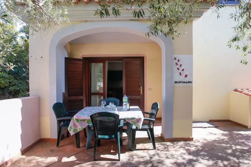 Ferienhaus \"mirtagru Ena casa vacanze\" mit 2 privaten Terrassen und WLAN - Image 1