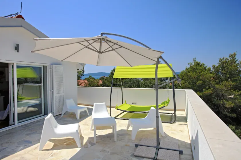 Two-Bedroom Bi-Level Penthouse Appartment Cuci - Image 1