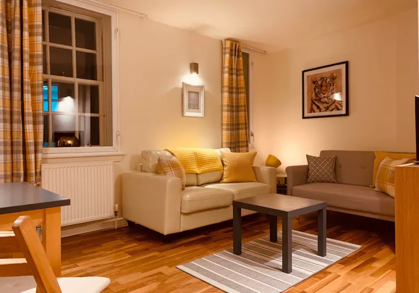 A beautiful one-bed flat right in the heart of Edinburgh's historic Old-Town. - Image 1