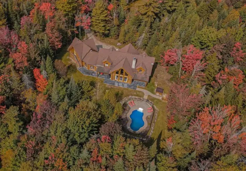 Executive Plus 44 - Majestic log Chalet With hot tub Sauna Heated Pool and Close to Activities - Image 1