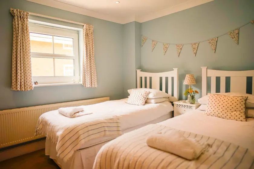 9 Solent Landing -  a family friendly house that sleeps 6 guests  in 3 bedrooms - Image 1