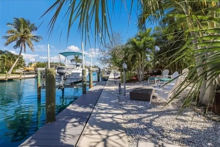 Island Haven home - Image 1