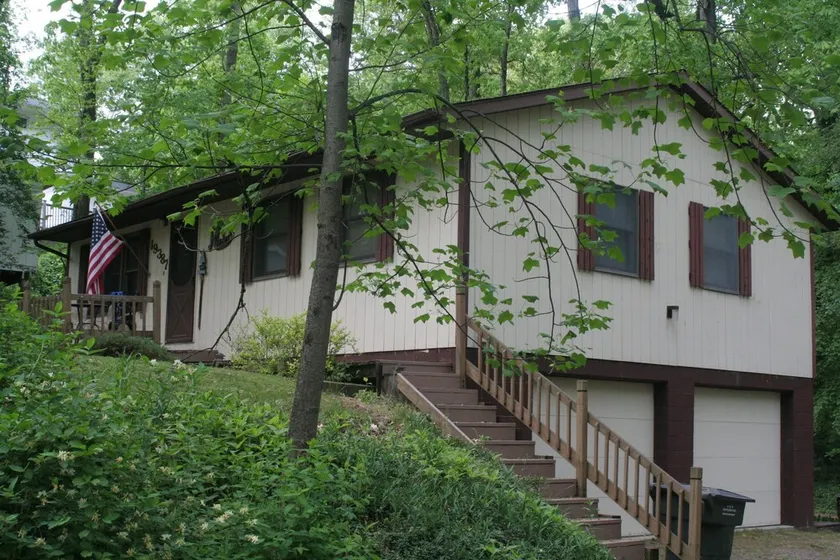 Einfache Cottage in the Woods Set von Lake Michigan - Image 1