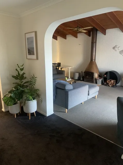 Invy Haven - Relaxed Coastal, Free WiFi, Pet Friendly, Beach 500m - Image 1