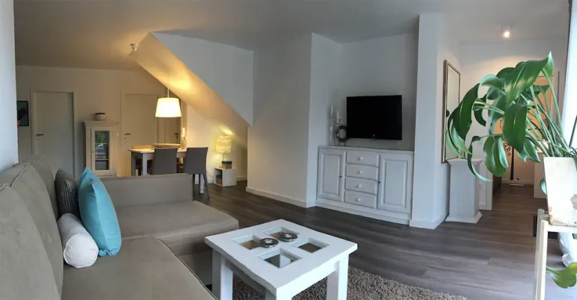 Charming, modern and high quality apartment with lake view 1 min. From the lake - Image 1