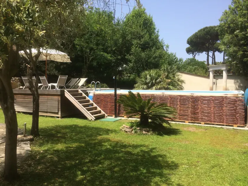Villa très spacieuse en Toscane avec grand jardin. Plage et terrain de golf à distance de marche - Image 1