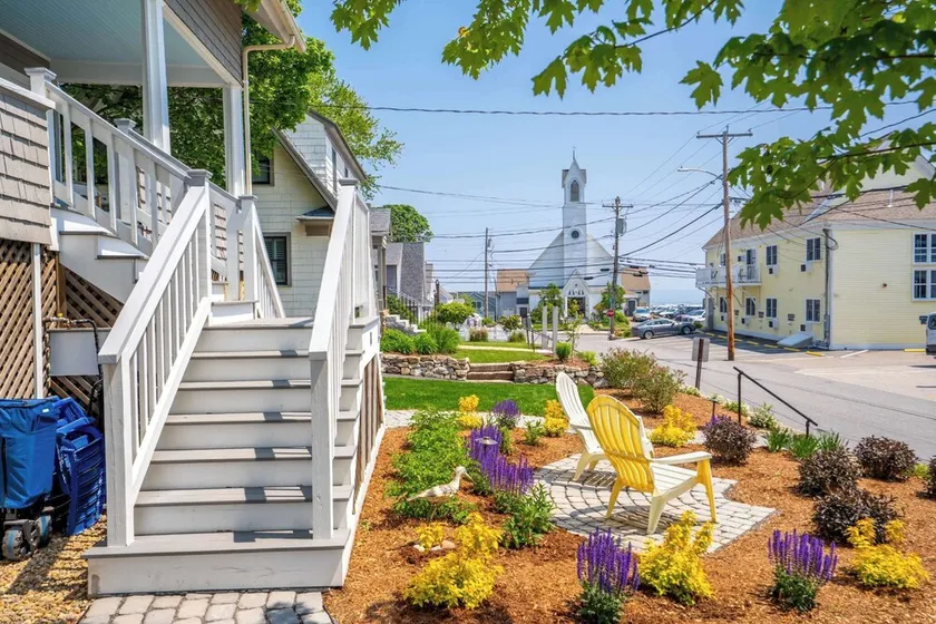 Steps to Beach & Downtown OGT - Screened in Porch - Image 1