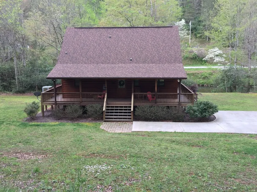 *** GREAT WINTER FISHING *** 3 Bed Creekside Mtn Log Cabin !!!  Robbinsville, NC - Image 1