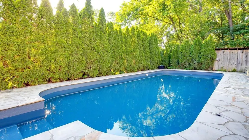 Belle propriété dans les Highlands historiques avec bain à remous et grande piscine! - Image 1
