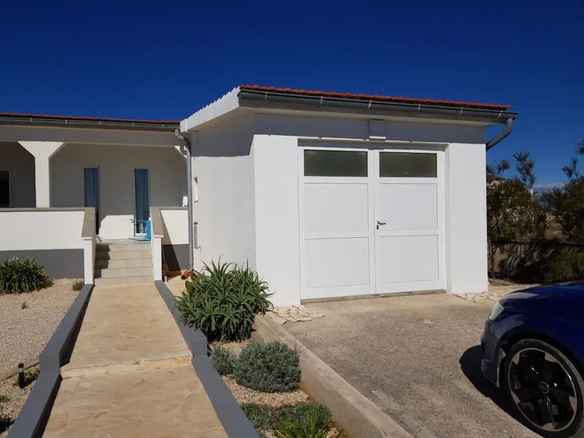House 110sqm 60m to the beach 2 terraces in front of and behind the house - Image 1