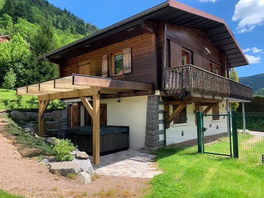 La Bresse, sublime chalet, clôturé, jacuzzi , sauna privé, à 10min des pistes - Image 1