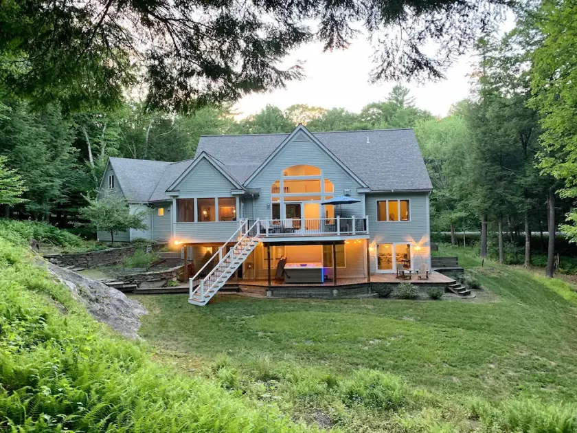 Stunning 6 BR/4.5 BA with 7-person hot tub, pool table and EV charger - Image 1