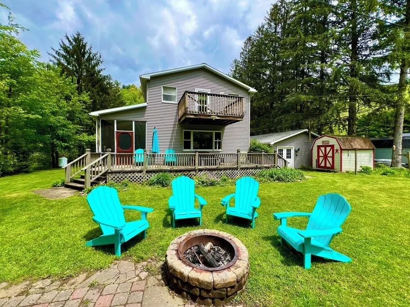 CREEK FRONT HOME with private access - perfect for kayaking, fishing, and hiking - Image 1