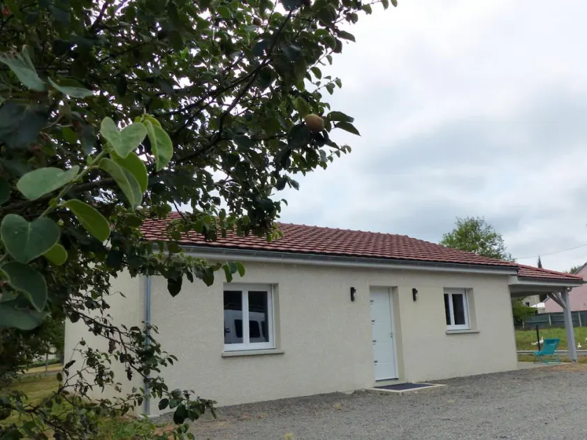 Charmant gîte à Saint-Rémy-en-Rollat avec terrasse et animaux acceptés - Image 1
