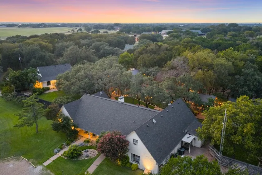Das 5 Schlafzimmer Haus mit Pool nur 15 Minuten außerhalb von Waco, TX. - Image 1