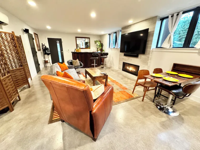 Restful, Convenient Getaway Near Downtown and Seattle’s Largest Park - Image 1