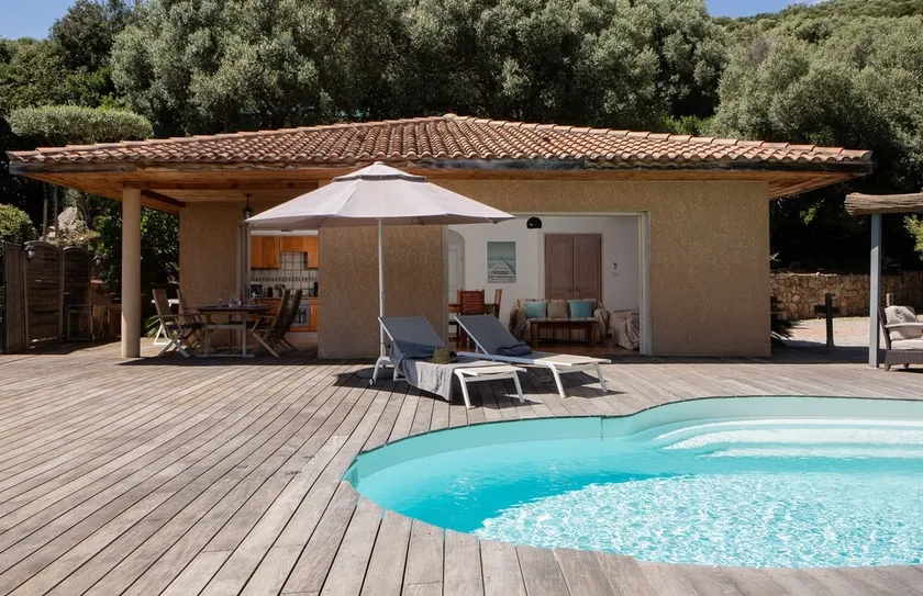 Splendid two bedroom villa with heated swimming pool.  - Image 1
