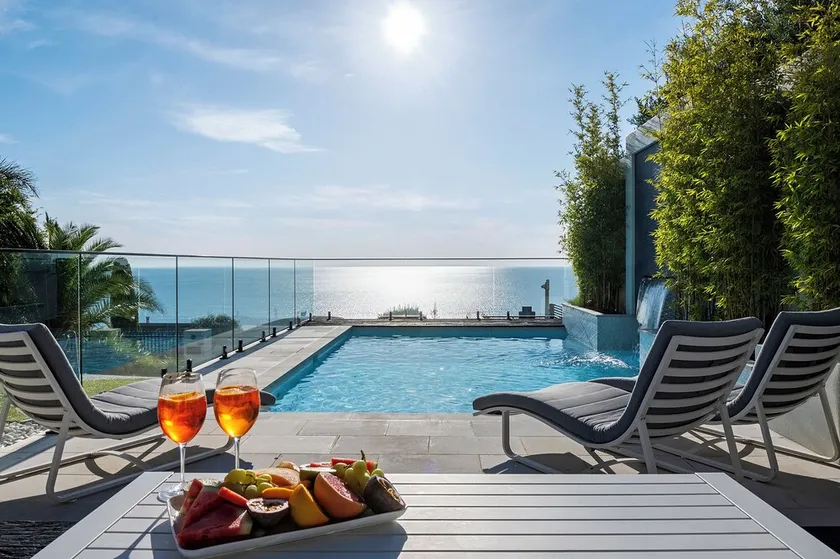 Mt Martha’s BEST Bay Views, Gas Heated Pool, Home Lift & Luxury, Sleeps 12+ - Image 1