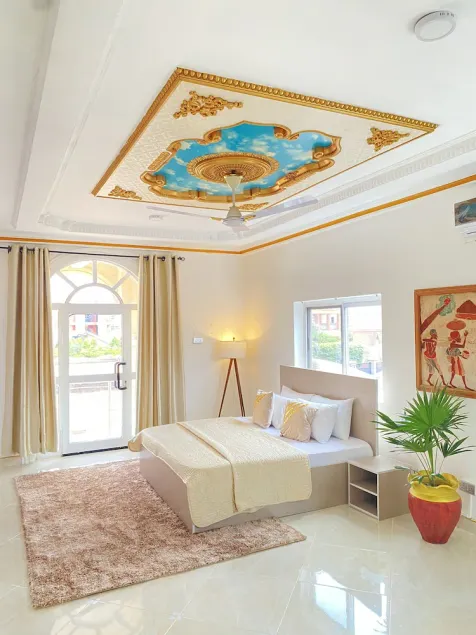 Executive suite with a pool - Image 1
