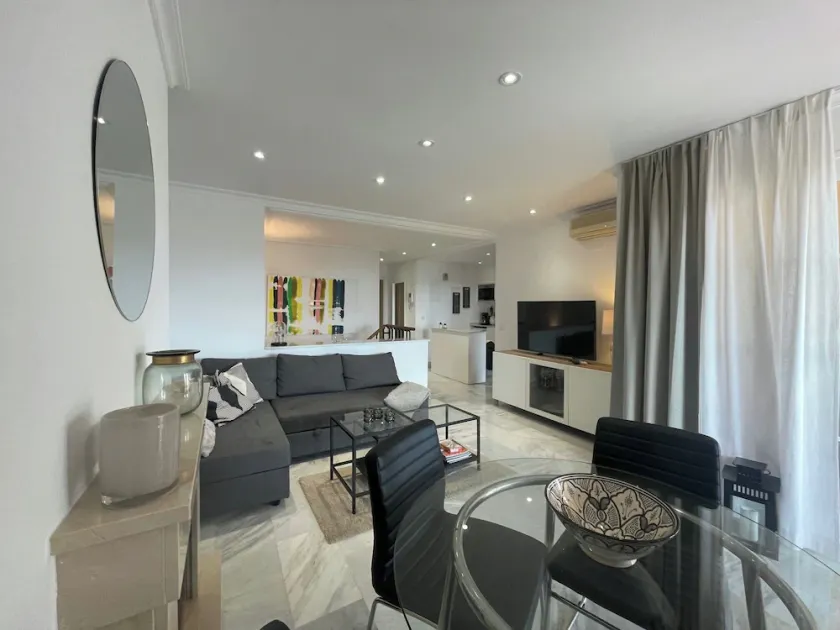 2-Bed Sea View Apt 10 mins from Puerto Banus - Image 1