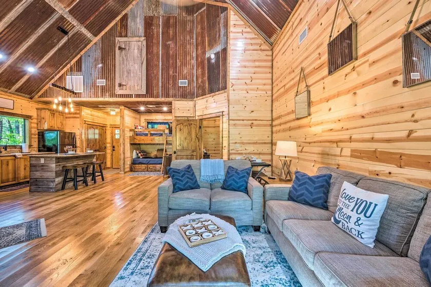 Secluded! Couples/Family Cabin, 1Br; 1 Lux Bth: Bunkroom, Sleeps 4, Hot Tub - Image 1