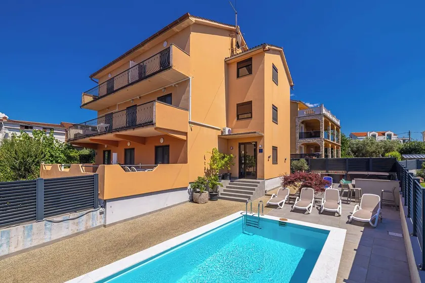 Bellona Apartman& Pool - Image 1