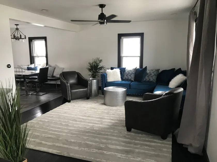 Lush Newley Renovated Home - Downtown Warren - Image 1