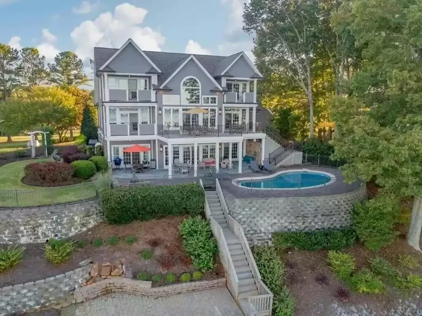 Lakefront, Cozy Charm & Pool. feat. basketball/volleyball, Dock, Kayaks, Firepit - Image 1