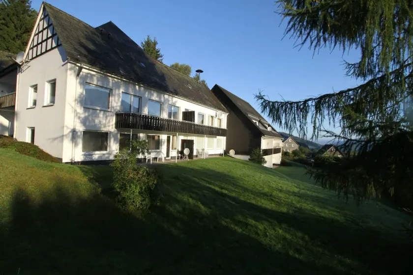 Large apartment with balcony in Winterberg-Silbach, adjacent to a hiking trail - Image 1