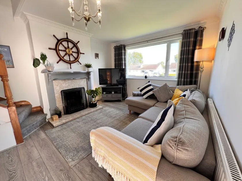 'blue Sky' 2 Bedroom Enclosed Garden Parking, Wifi - Image 1