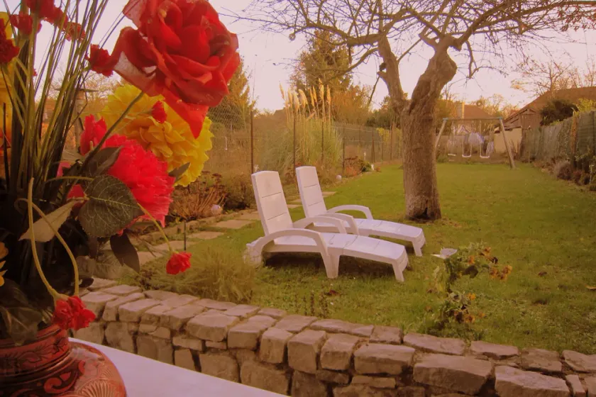 Cottage in Vaires-sur-Marne by Forest Lake - Image 1