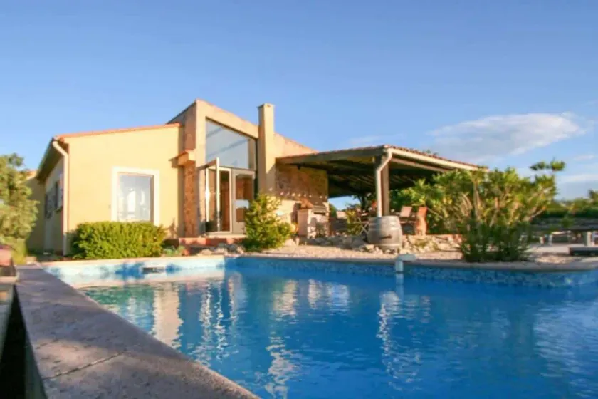 Hill-top haven with private pool and endless views - Image 1