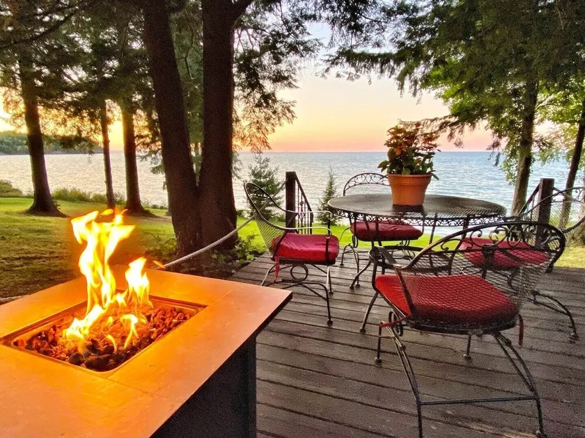 Pine Cottage - Beautiful direct lakefront cottage located in Sodus, NY, with full amenities. - Image 1